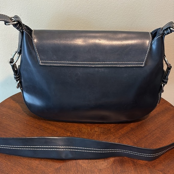 Tommy Hilfiger leather extra smooth Crossbody bag  navy blue/white stitching EUC - Picture 9 of 17